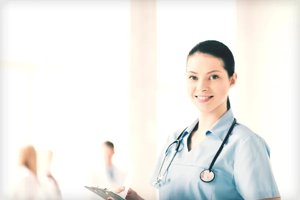 Médico o enfermera en el hospital — Foto de Stock