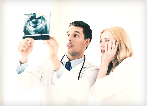 Two doctors looking at x-ray — Stock Photo, Image