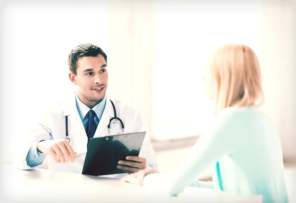 Male doctor with patient — Stock Photo, Image