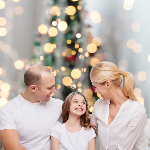 Familia feliz en casa — Foto de Stock