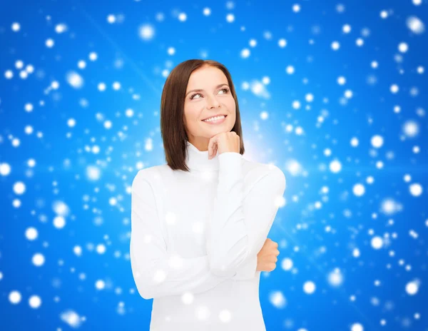 Smiling young woman in winter clothes — Stock Photo, Image