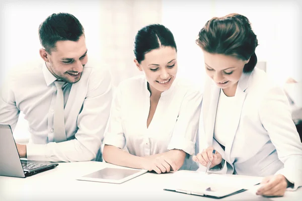 Business team working in office — Stock Photo, Image