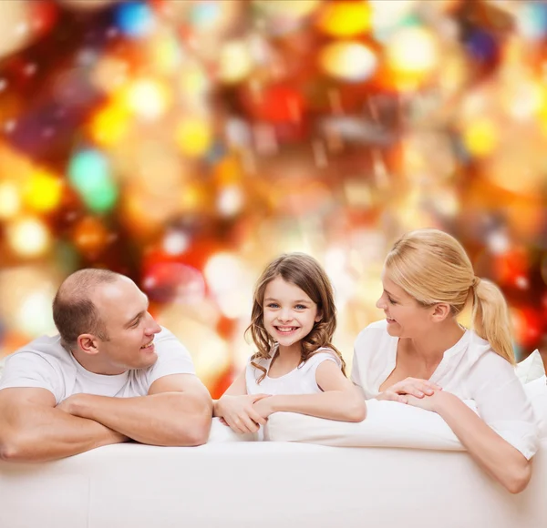 Familia feliz en casa —  Fotos de Stock