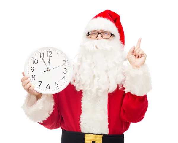 Hombre disfrazado de santa claus con reloj — Foto de Stock