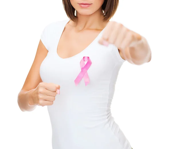 Donna con nastro rosa per cancro — Foto Stock