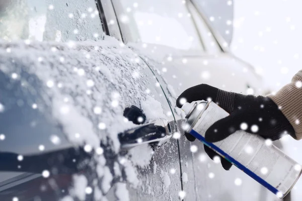 Closeup of man hand with lock door de-icer — Stock Photo, Image