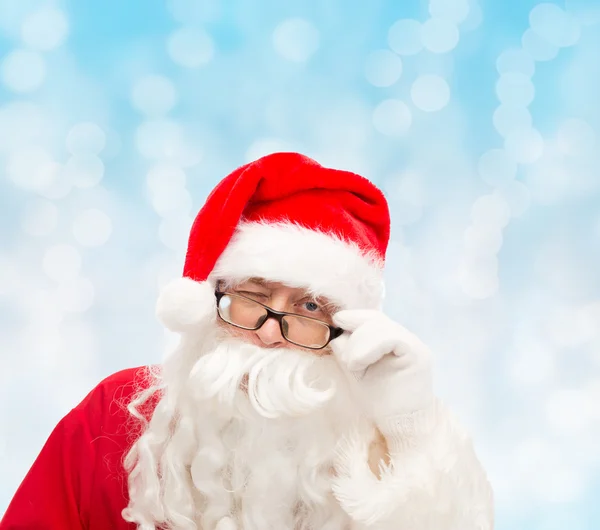 Nahaufnahme des zwinkernden Weihnachtsmannes — Stockfoto