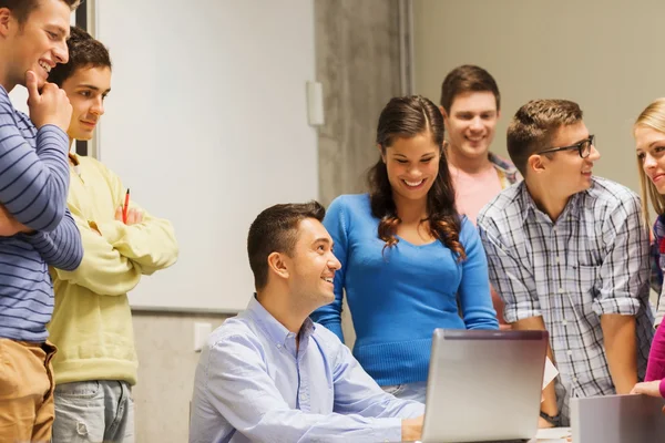 Group of students and teacher with laptop — Stock Photo, Image