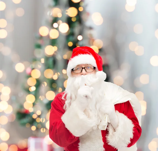 Man in kostuum van de kerstman met zak — Stockfoto