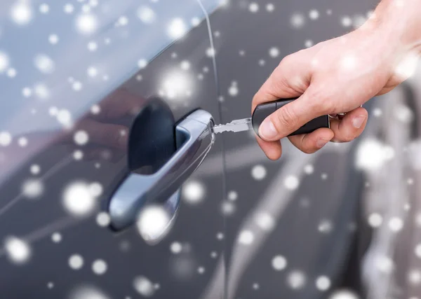Close up of man with car key outdoors — Stock Photo, Image