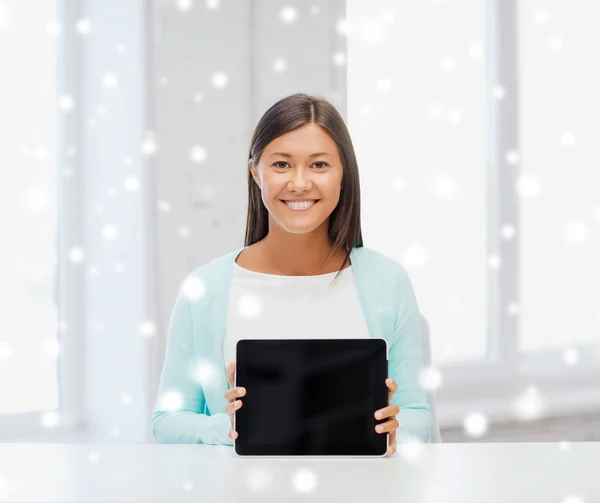 Smiling young woman with globe and tablet pc — Stock Photo, Image