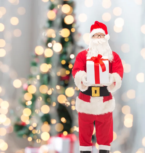 Man in costume of santa claus with gift box — Stock Photo, Image