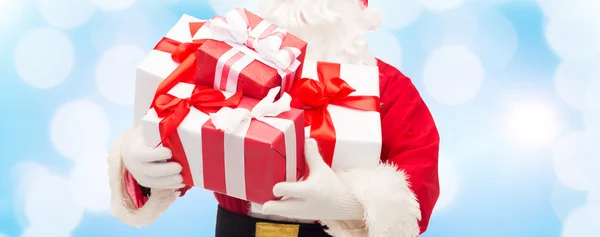 Close up of santa claus with gift box — Stock Photo, Image