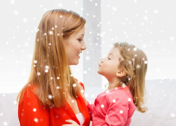 Happy mother and daughter kissing — Stock Photo, Image