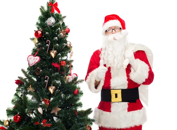 Санта-Клаус с мешком и елкой — стоковое фото