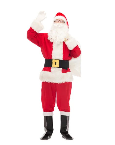 Человек в костюме Санта-Клауса с сумкой — стоковое фото