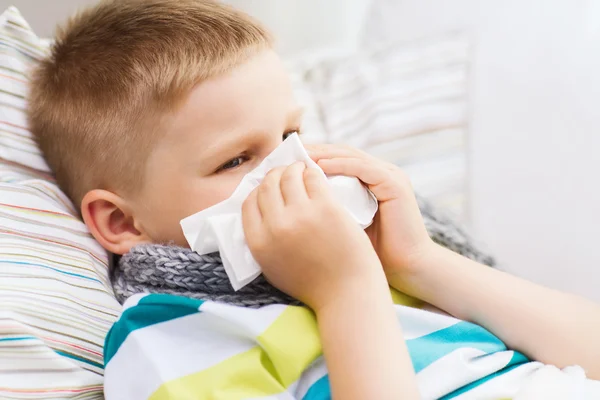 Ill boy with flu at home — Stock Photo, Image