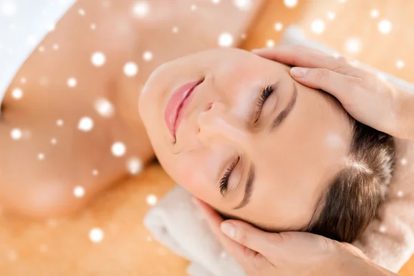 Beautiful woman getting face or head massage — Stock Photo, Image