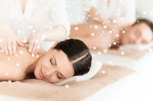 Pareja feliz en el spa — Foto de Stock