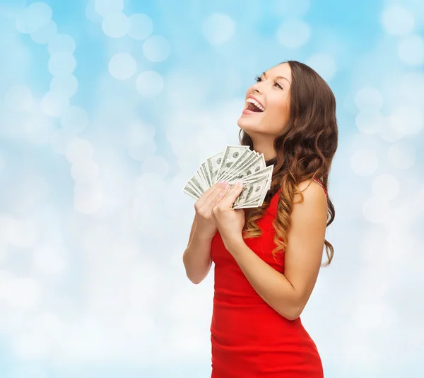 Žena v červené šaty s námi dolar peníze — Stock fotografie