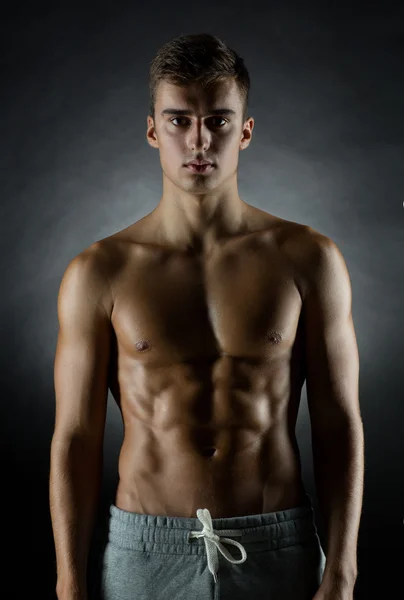 Young male bodybuilder — Stock Photo, Image