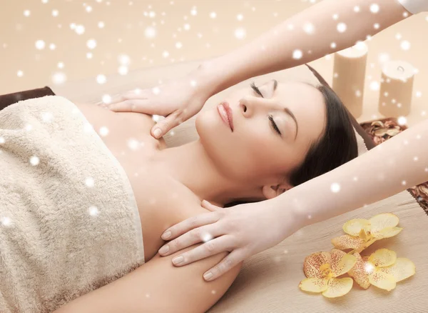 Beautiful woman getting massage in spa — Stock Photo, Image