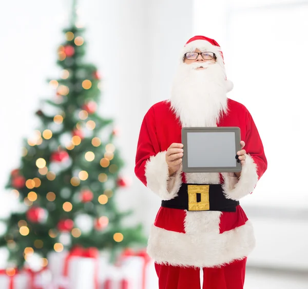 Homme en costume de Père Noël claus avec tablette pc — Photo