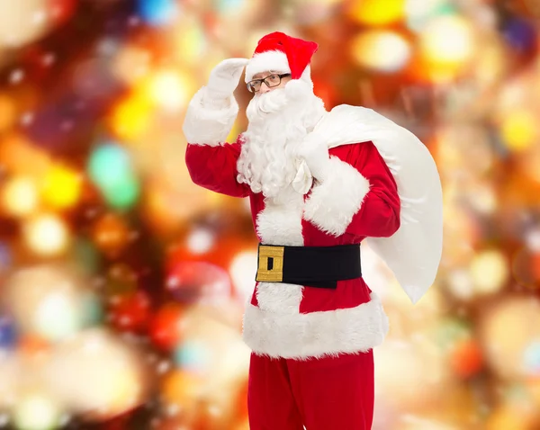 Man in kostuum van de kerstman met zak — Stockfoto
