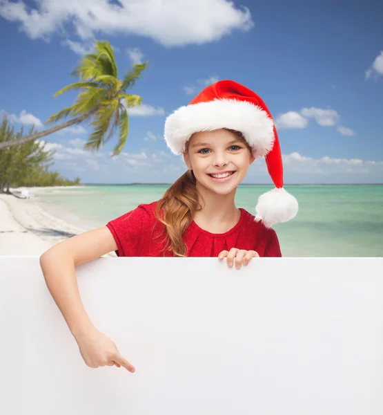 Fille dans santa helper chapeau avec tableau blanc vierge — Photo