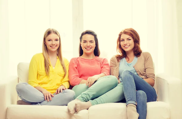 Three girlfriends having a talk at home — Stock Photo, Image