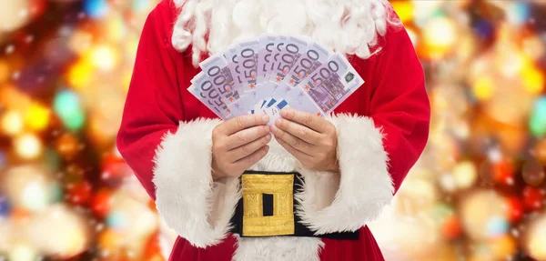 Close-up van de kerstman met euro geld — Stockfoto