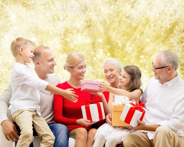 Smiling family with gifts — Stock Photo, Image