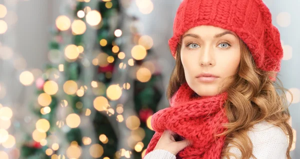 Close up de jovem mulher em roupas de inverno — Fotografia de Stock