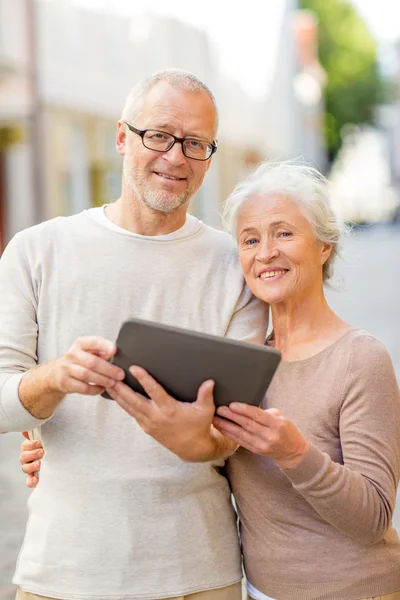 Senior couple photographing on city street — Stock Photo, Image