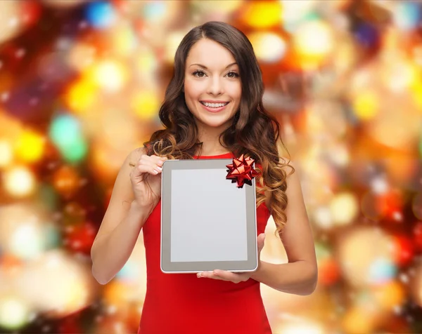 Donna sorridente con tablet pc — Foto Stock