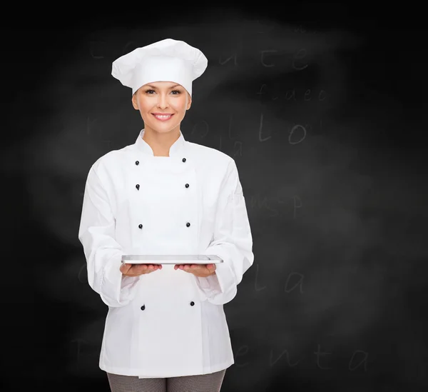 Sorrindo chef feminino com computador tablet pc — Fotografia de Stock