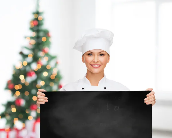 Lächelnde Köchin mit weißem Blankobrett — Stockfoto