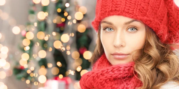 Close up van jonge vrouw in winterkleren — Stockfoto