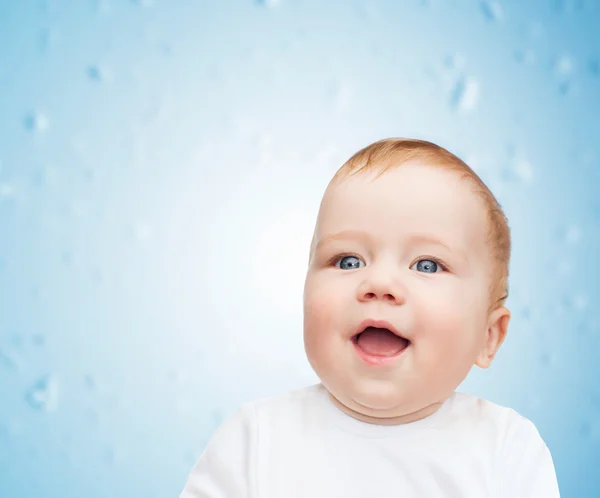 Lachende kleine baby — Stockfoto