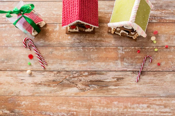 Close-up van prachtige Peperkoekhuisjes thuis — Stockfoto