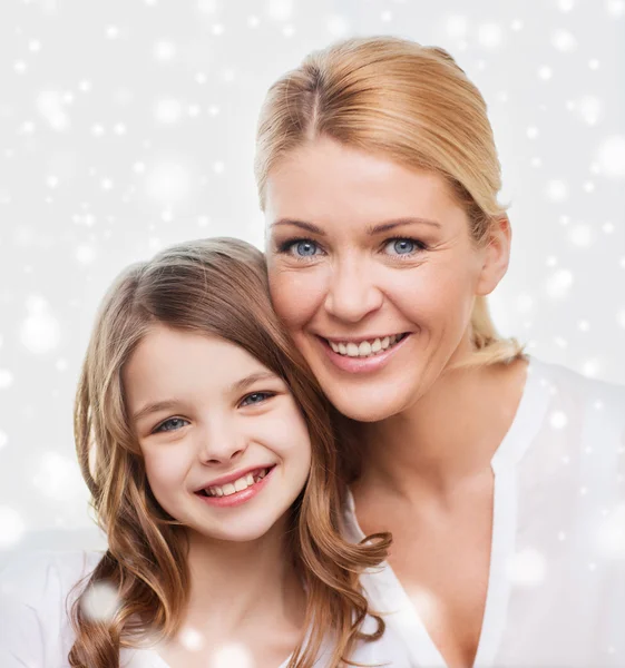 Smiling mother and little girl — Stock Photo, Image