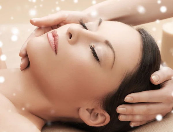 Beautiful woman getting face or head massage — Stock Photo, Image