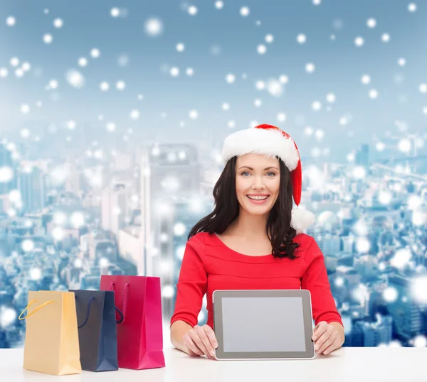 Mujer sonriente con bolsas de compras y tableta pc Imagen De Stock