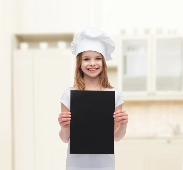 Pequeno cozinheiro ou padeiro com papel preto em branco — Fotografia de Stock