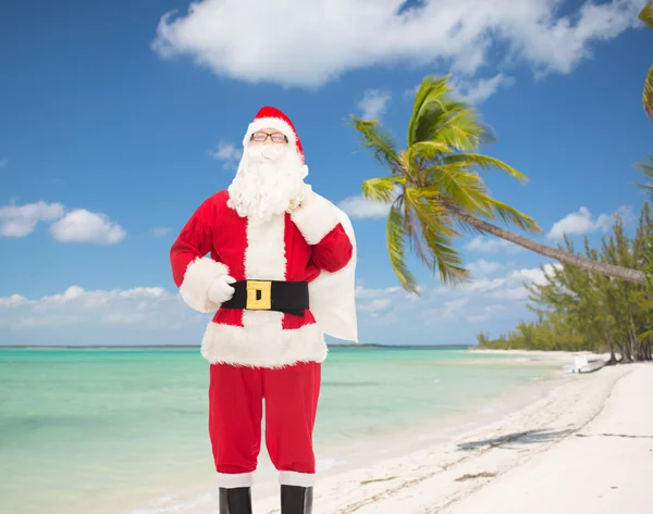 Homme en costume de Père Noël claus avec sac — Photo