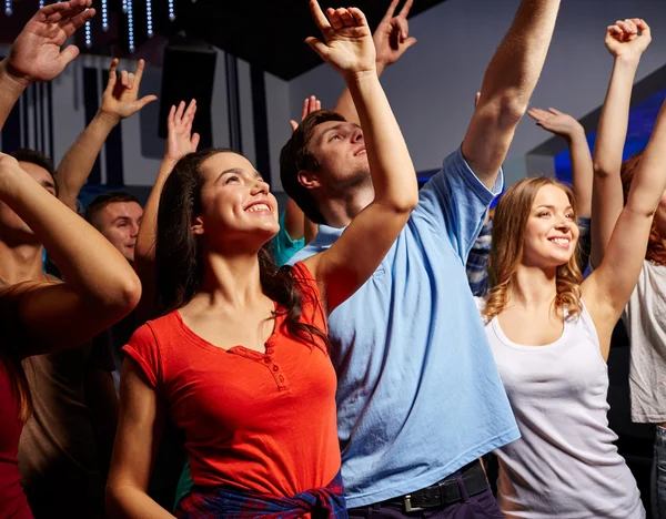 Smiling friends at concert in club — Stock Photo, Image