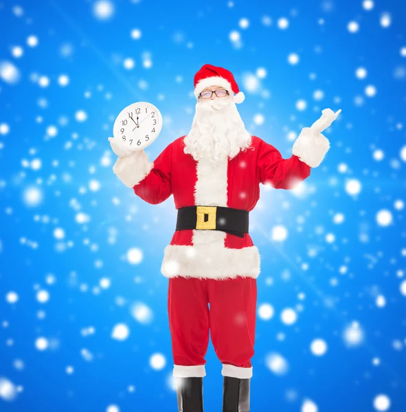 Mannen i kostym jultomten med klocka — Stockfoto