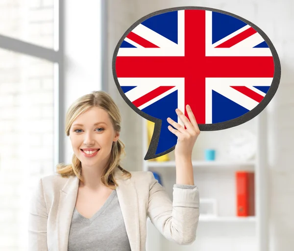 Usmívající se žena s textové bubliny britské vlajky — Stock fotografie