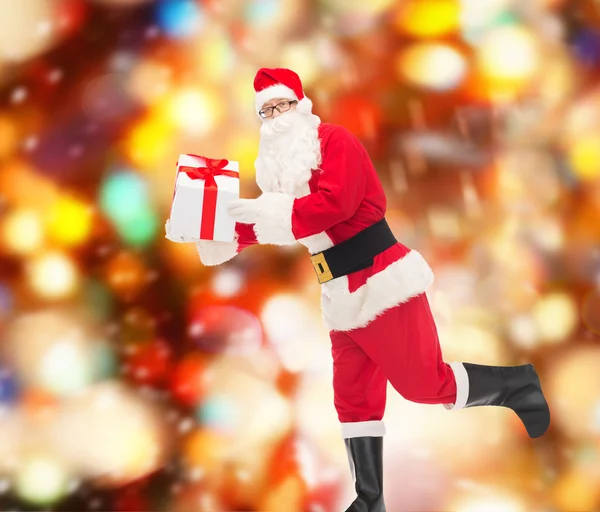 Man in costume of santa claus with gift box — Stock Photo, Image