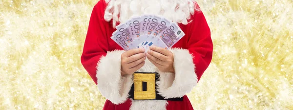 Close-up van de kerstman met euro geld — Stockfoto